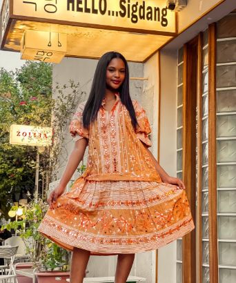 صورة فستان نسائي مرايا برتقالي